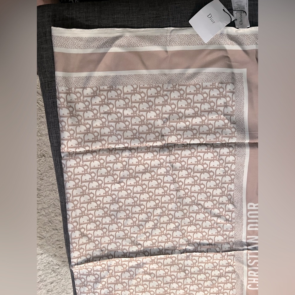 Square scarf